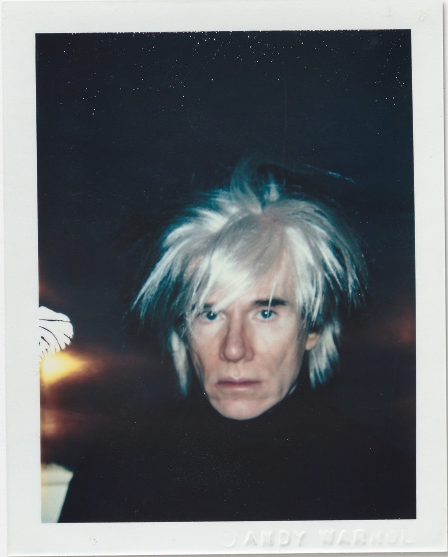 “Self-Portrait in Fright Wig”, 1986 Photography Andy Warhol, courtesy of the Andy Warhol Foundation and Bastian Gallery